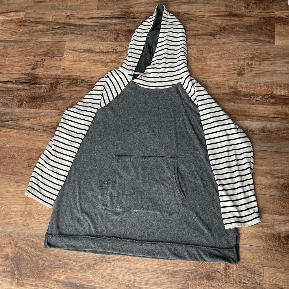 Maurice’s grey and white stripe hoodie, gently used 3X